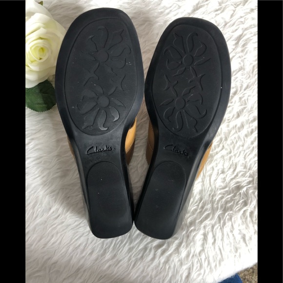 Clarks woman sandals size 7. 1/2 M - Picture 6 of 7
